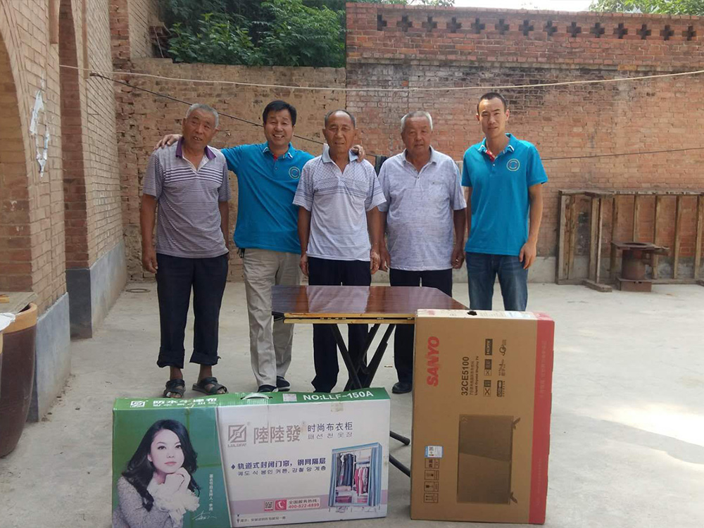 幫扶康店鎮(zhèn)悲峪村貧困戶王西高